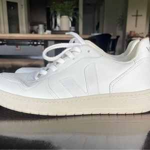 VEJA V10 white size US 8